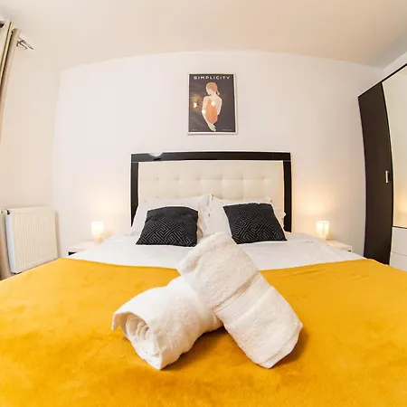 Jad - Comfortable - - Coresi Apartment